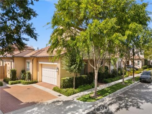 210  Canvas  , Irvine, CA