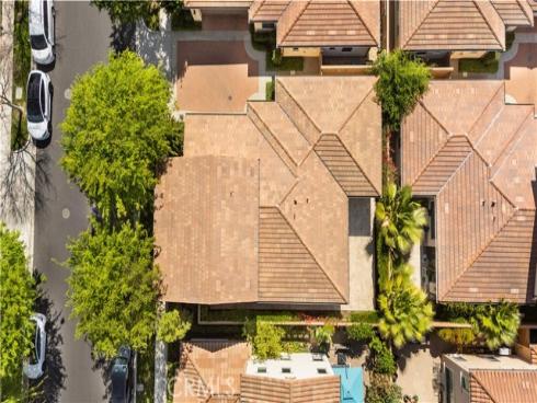 210  Canvas  , Irvine, CA