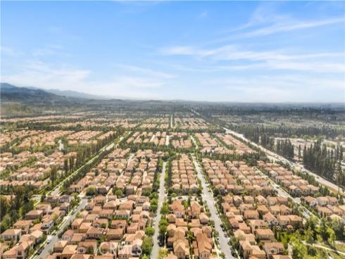 210  Canvas  , Irvine, CA