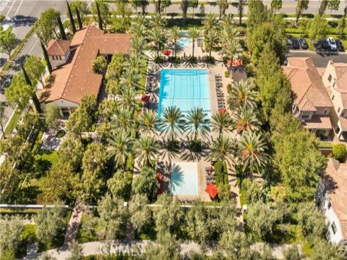 210  Canvas  , Irvine, CA