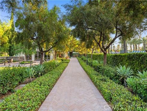 210  Canvas  , Irvine, CA