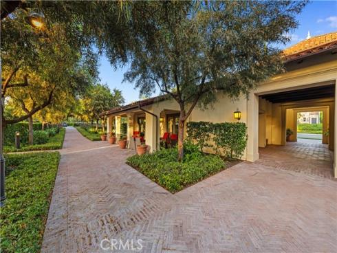 210  Canvas  , Irvine, CA