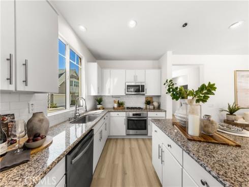 114  Cultivate  , Irvine, CA