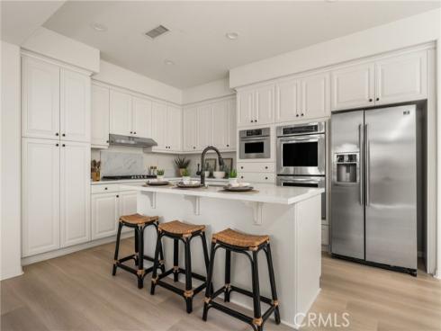 97  Twin Gables  , Irvine, CA