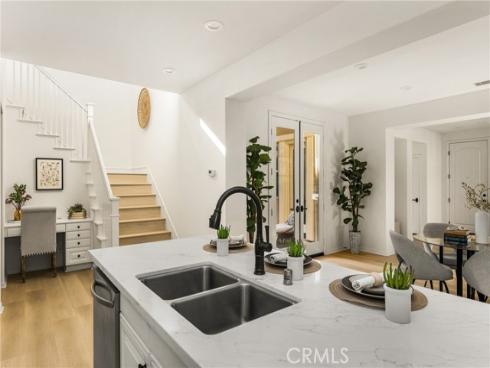 97  Twin Gables  , Irvine, CA