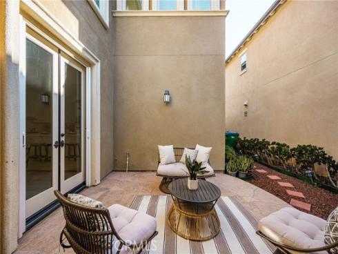 97  Twin Gables  , Irvine, CA