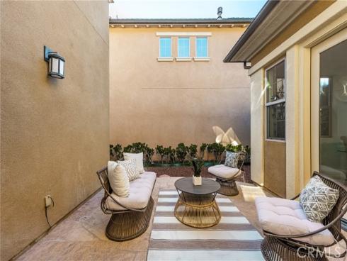 97  Twin Gables  , Irvine, CA
