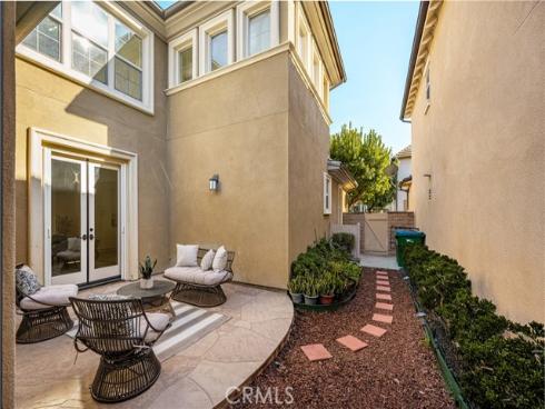 97  Twin Gables  , Irvine, CA