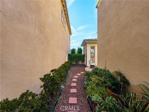 97  Twin Gables  , Irvine, CA