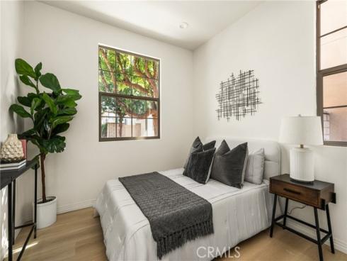 97  Twin Gables  , Irvine, CA