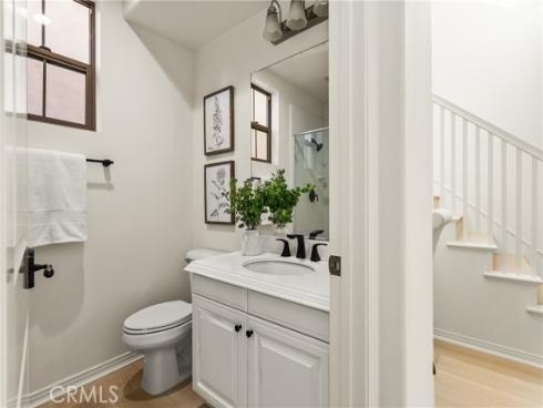 97  Twin Gables  , Irvine, CA