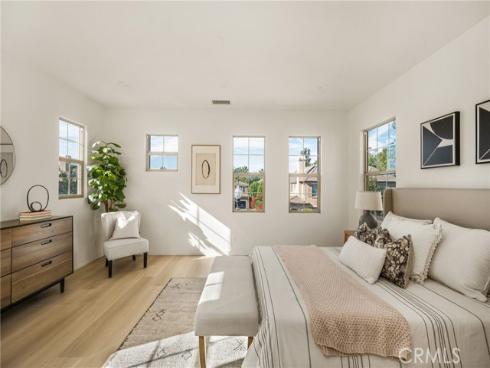 97  Twin Gables  , Irvine, CA