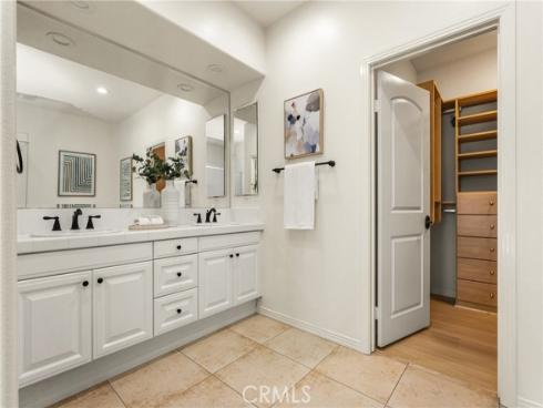 97  Twin Gables  , Irvine, CA