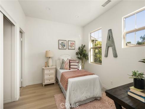 97  Twin Gables  , Irvine, CA