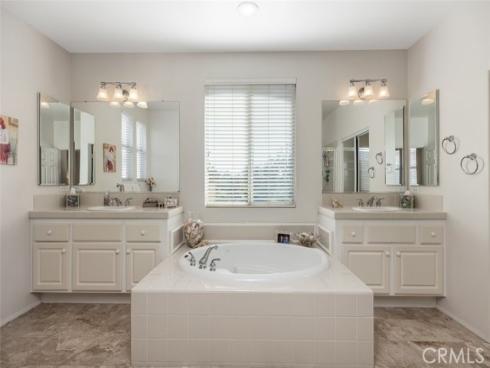 29  Roseville  , Irvine, CA