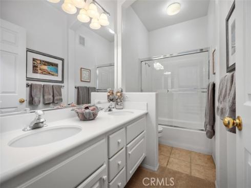 29  Roseville  , Irvine, CA