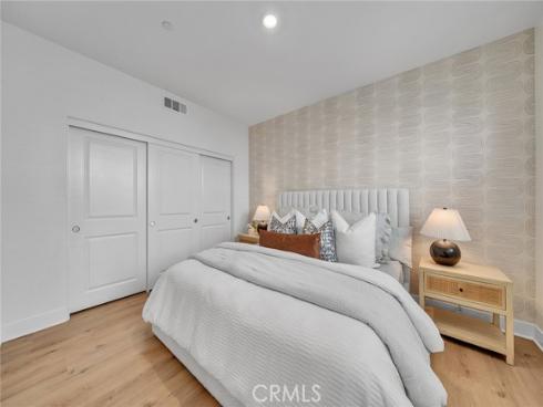 293  Lynx  , Irvine, CA