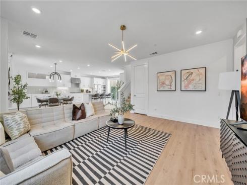 293  Lynx  , Irvine, CA