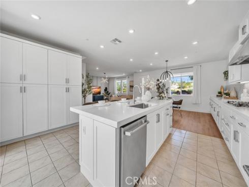 293  Lynx  , Irvine, CA