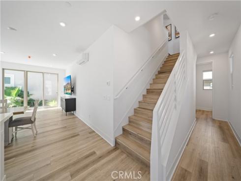 203  Lynx  , Irvine, CA