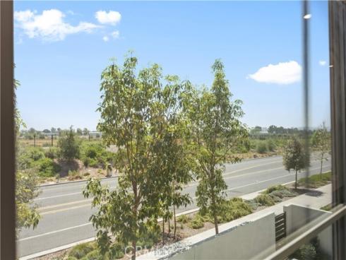 203  Lynx  , Irvine, CA