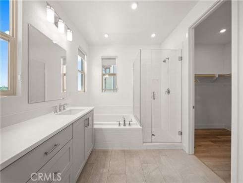 203  Lynx  , Irvine, CA