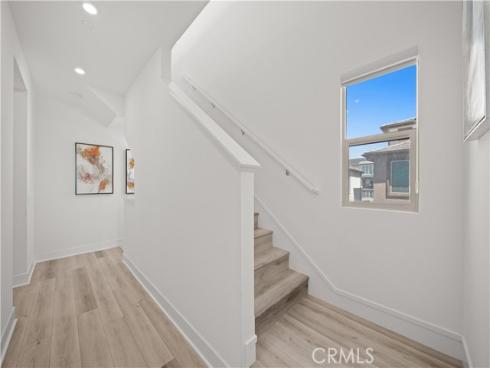 203  Lynx  , Irvine, CA