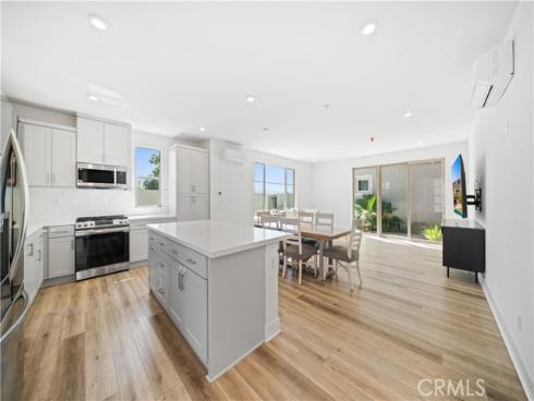 203  Lynx  , Irvine, CA