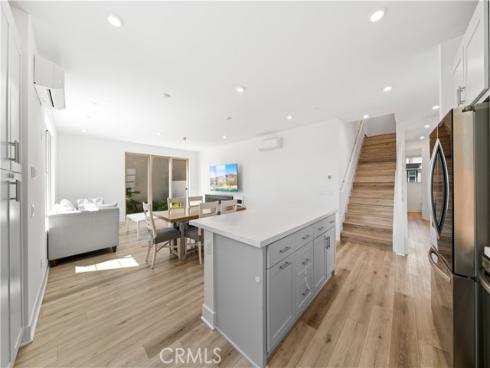 203  Lynx  , Irvine, CA