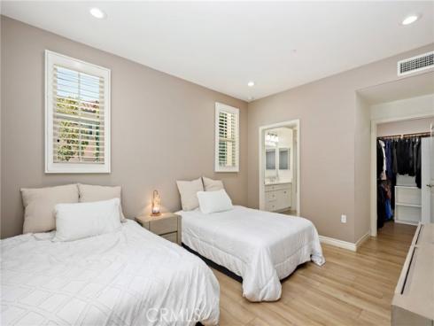 59  Kempton  , Irvine, CA