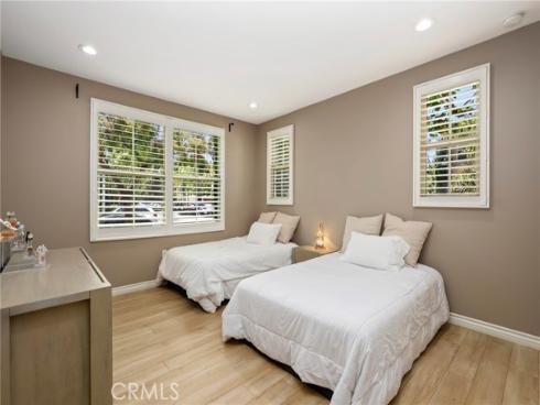 59  Kempton  , Irvine, CA