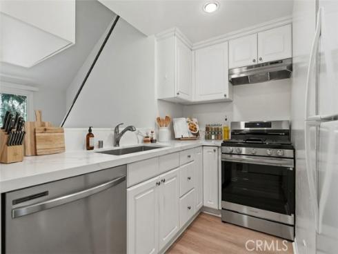 89  Lemon Grove  , Irvine, CA