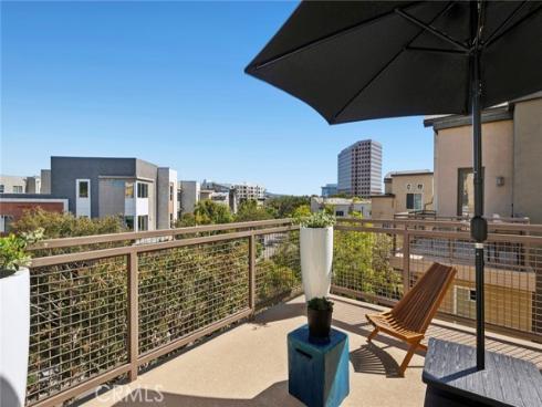 555  Rockefeller  , Irvine, CA