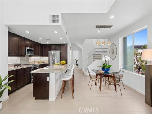 555  Rockefeller  , Irvine, CA