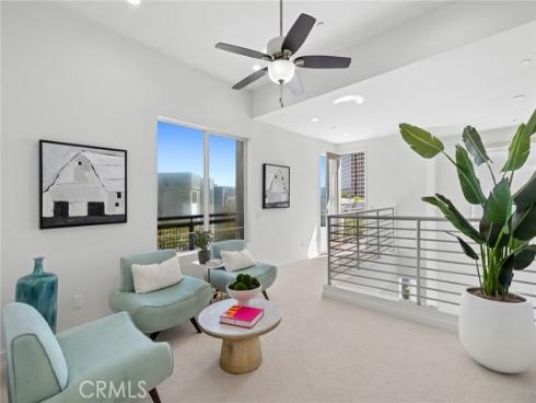 555  Rockefeller  , Irvine, CA