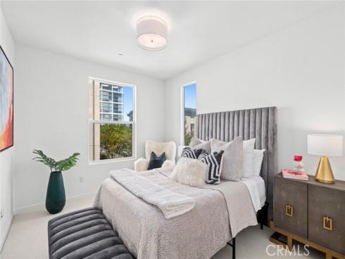 555  Rockefeller  , Irvine, CA