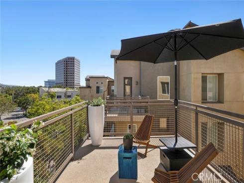 555  Rockefeller  , Irvine, CA