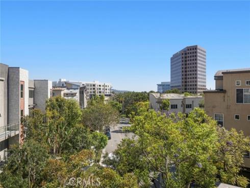 555  Rockefeller  , Irvine, CA