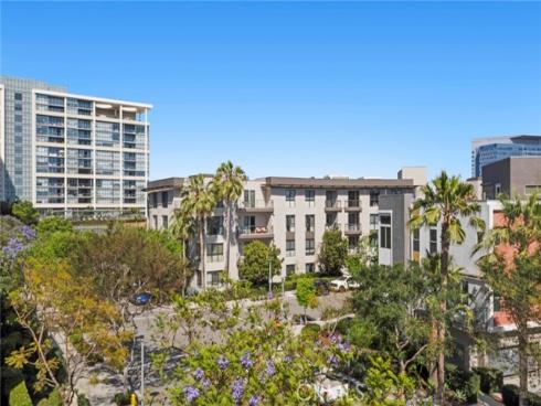 555  Rockefeller  , Irvine, CA