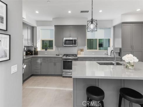 203  Placemark  , Irvine, CA