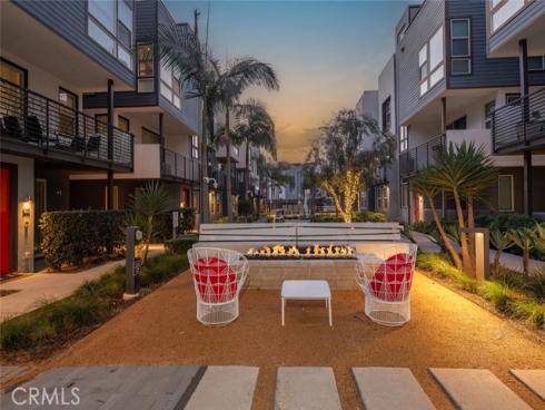 203  Placemark  , Irvine, CA