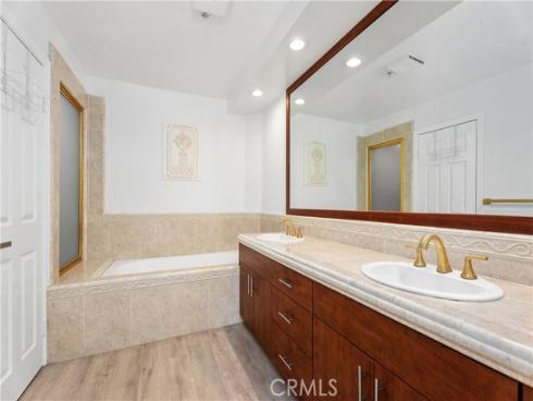 2243  Martin  117 , Irvine, CA