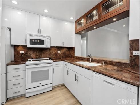 2243  Martin  117 , Irvine, CA