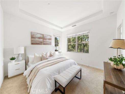 204  Kempton  , Irvine, CA