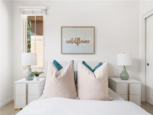 204  Kempton  , Irvine, CA