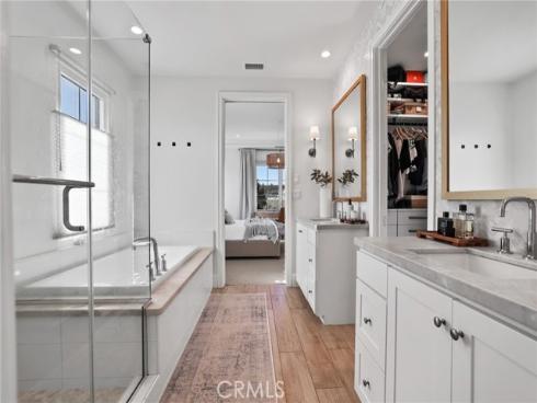 103  Vigna  , Irvine, CA