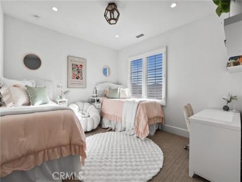 103  Vigna  , Irvine, CA