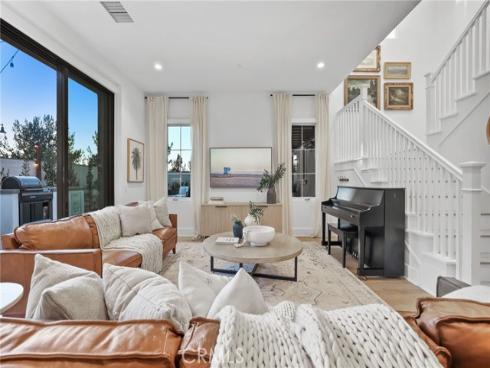 103  Vigna  , Irvine, CA