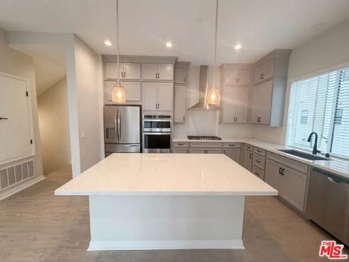 130  Keeper  , Irvine, CA