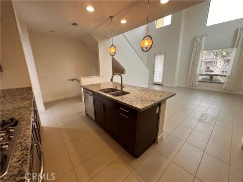 27  Soho  , Irvine, CA